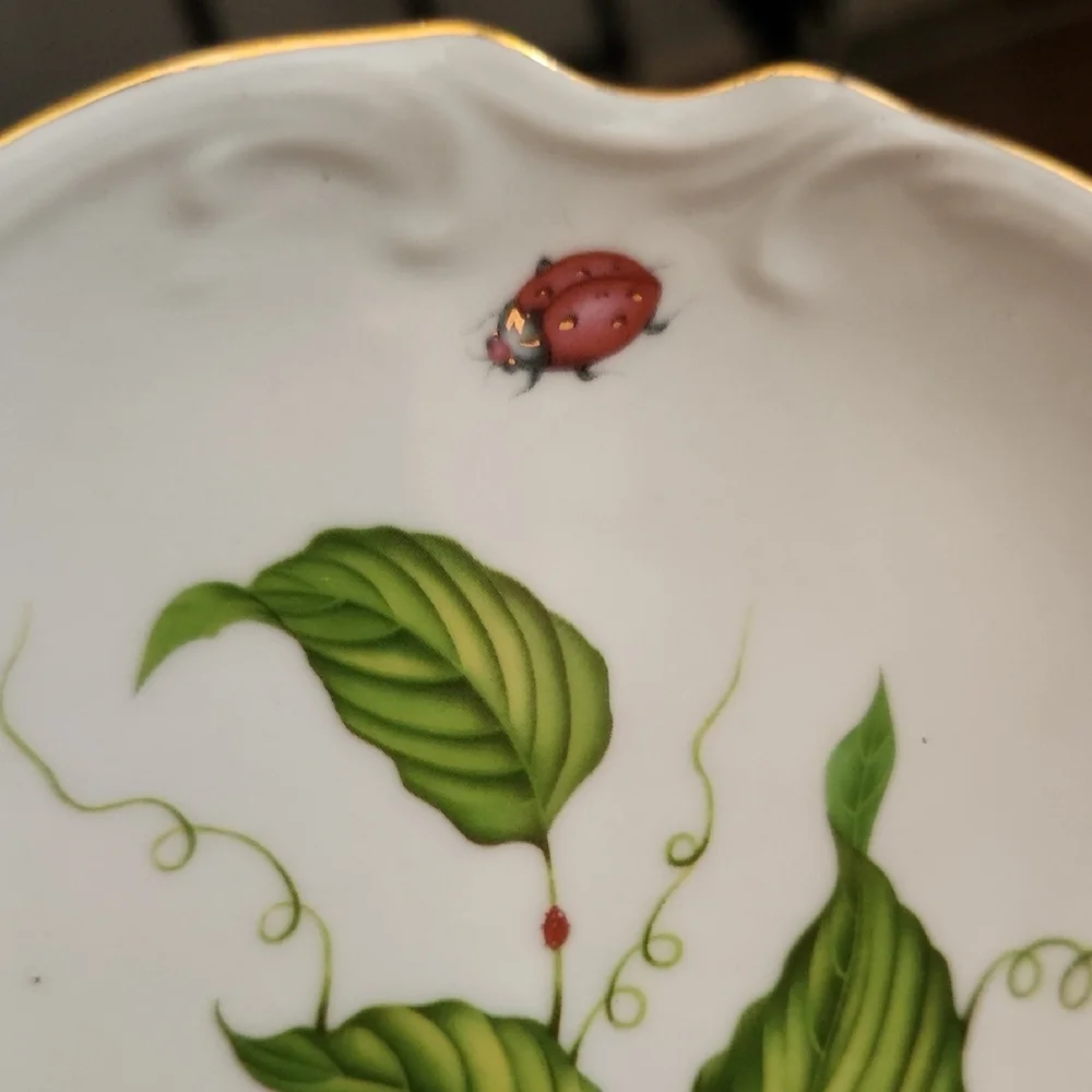 I. Godinger & Co. Decorative White and Green Porcelain Plate